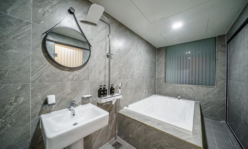 G7 Hotel Dongducheon ภายนอก รูปภาพ