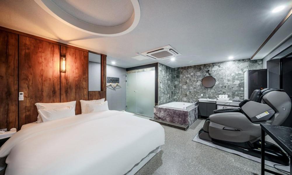 G7 Hotel Dongducheon ภายนอก รูปภาพ